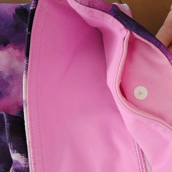 Lululemon Wunder Under Crops (RARE) - Picture 3 of 3